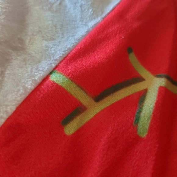 NEW 47" Christmas Tree Skirt - red, green & gold w/white fur trim - Picture 3 of 8